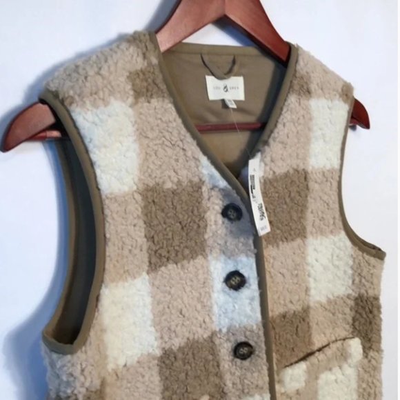 Lou & Grey buffalo plaid cozy up Sherpa vest sz XS - Picture 6 of 10